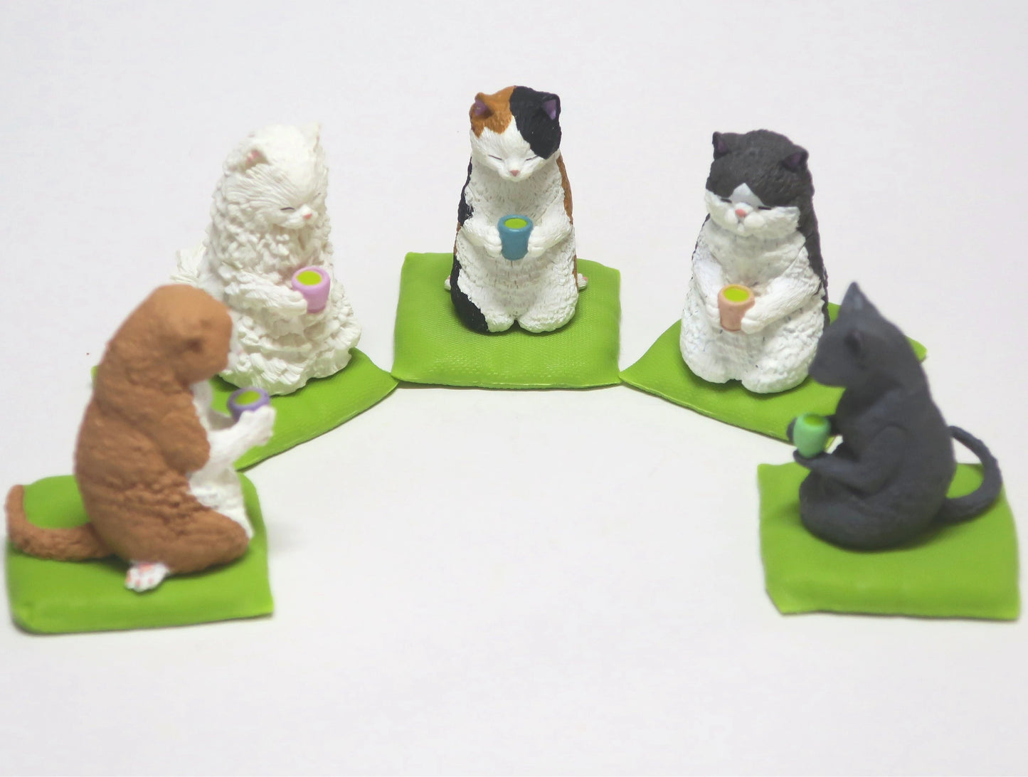 YELL capsule toys cute kawaii perfect day for relaxing with cat having tea Russian Blue Persian Cat Scottish Fold Neko figures