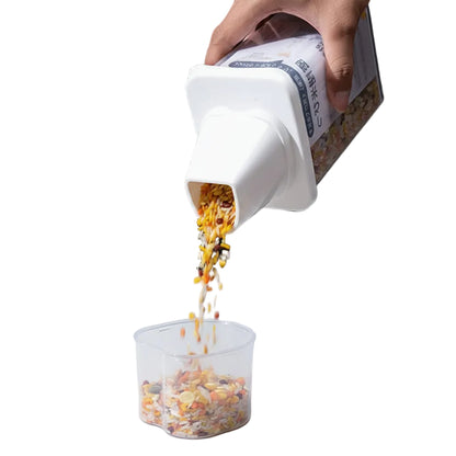 密閉米びつ (Airtight Rice Container) with Integrated Measuring Cup