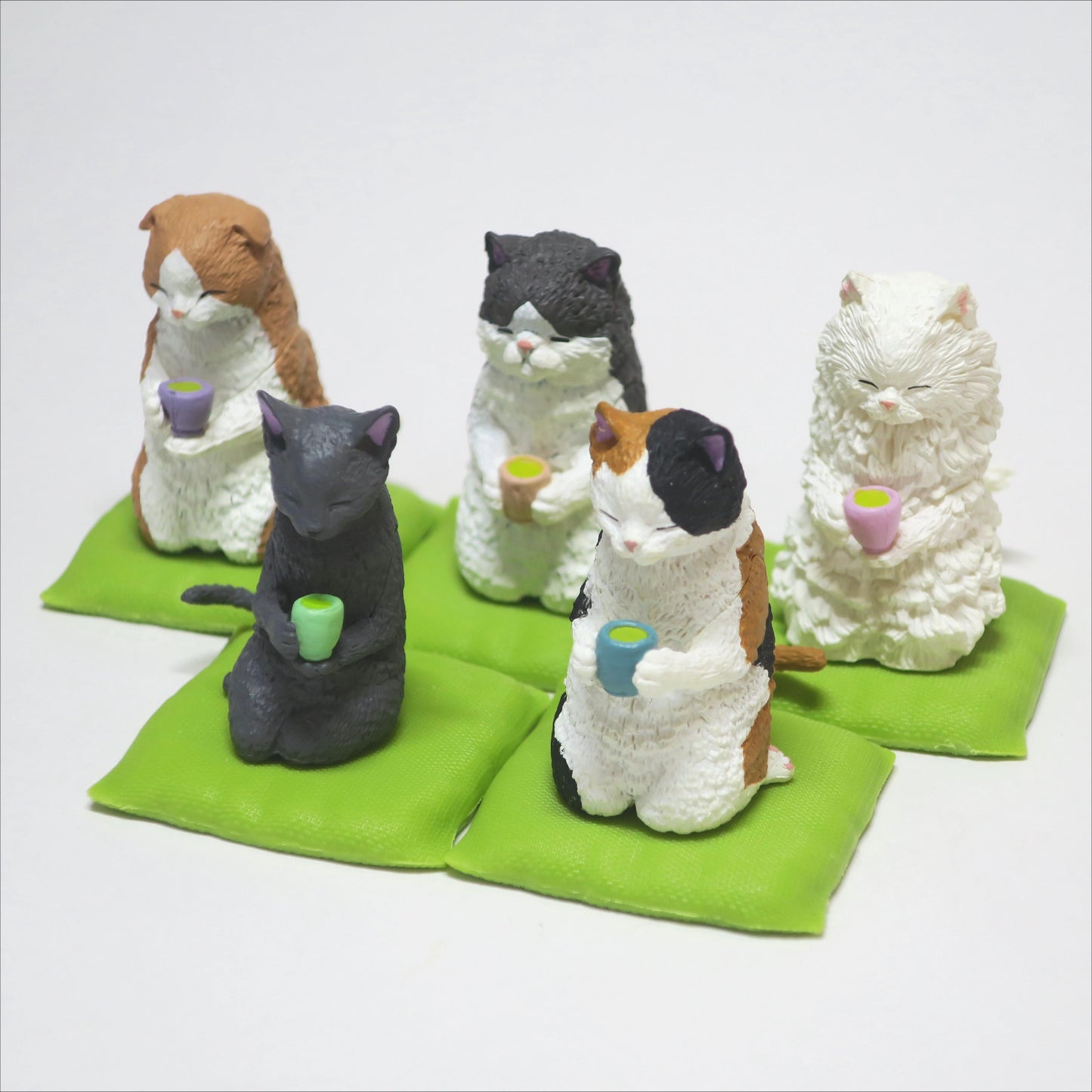 YELL capsule toys cute kawaii perfect day for relaxing with cat having tea Russian Blue Persian Cat Scottish Fold Neko figures